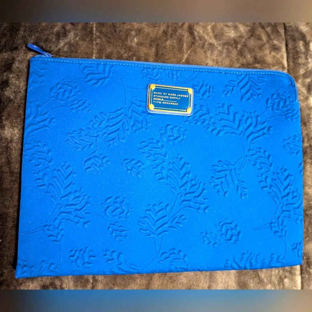 Marc By Marc Jacons Mini Mareika Neoprene Laptop Case 13" In Excellent Condition